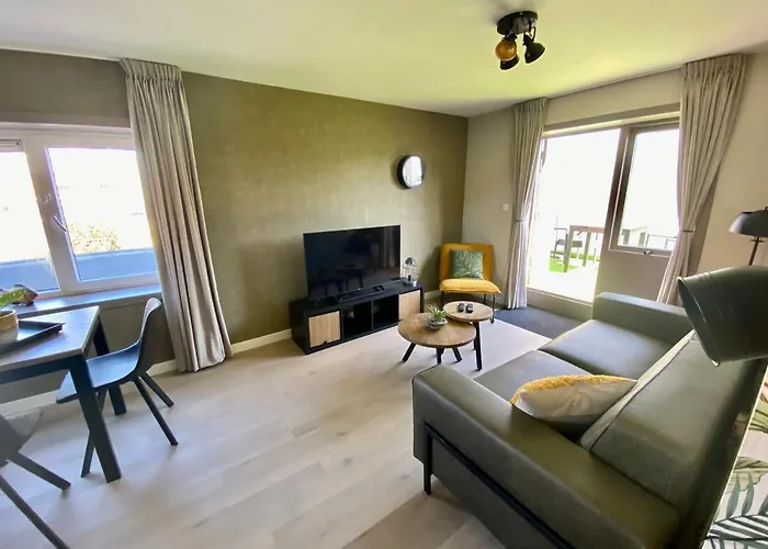 Gluecklich Am Meerblick Mit Wellnesszugang